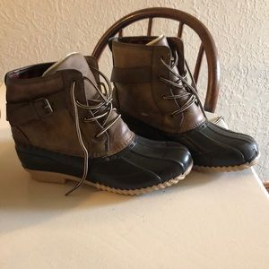 Maurice’s snow boots